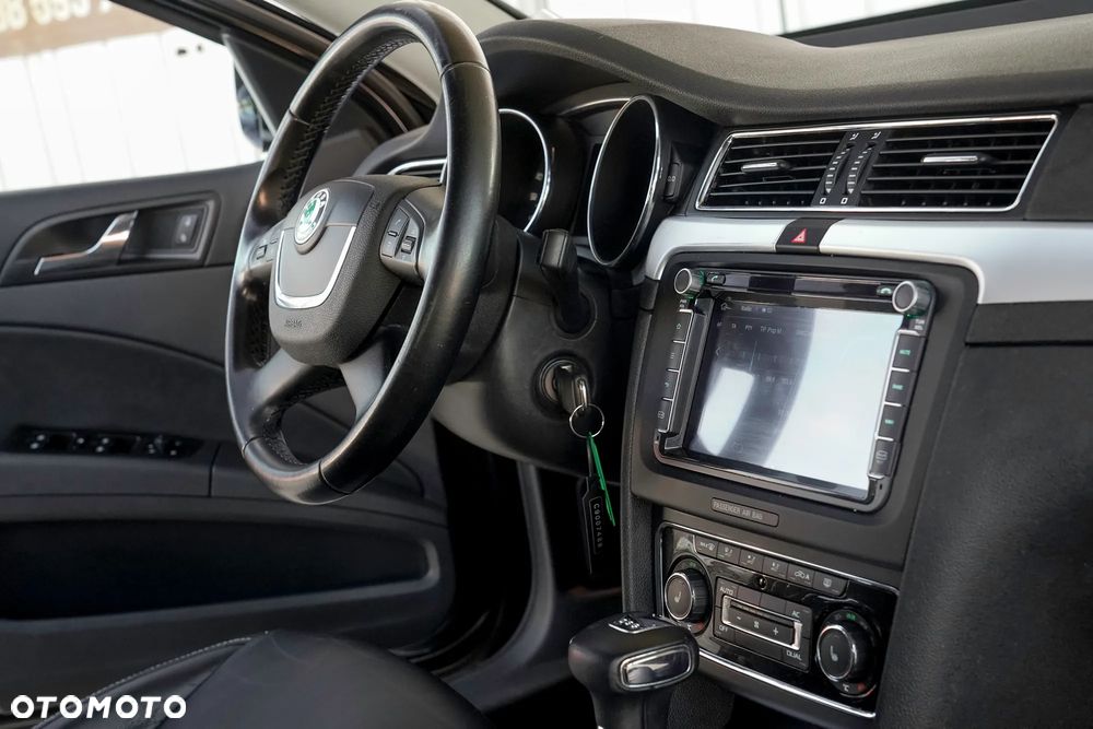 Skoda Superb 2.0 TDI DSG FAMILY - 30