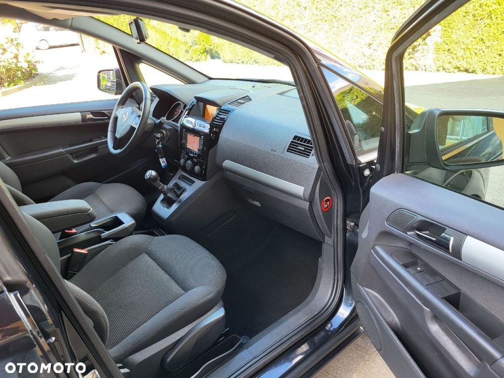 Opel Zafira - 25