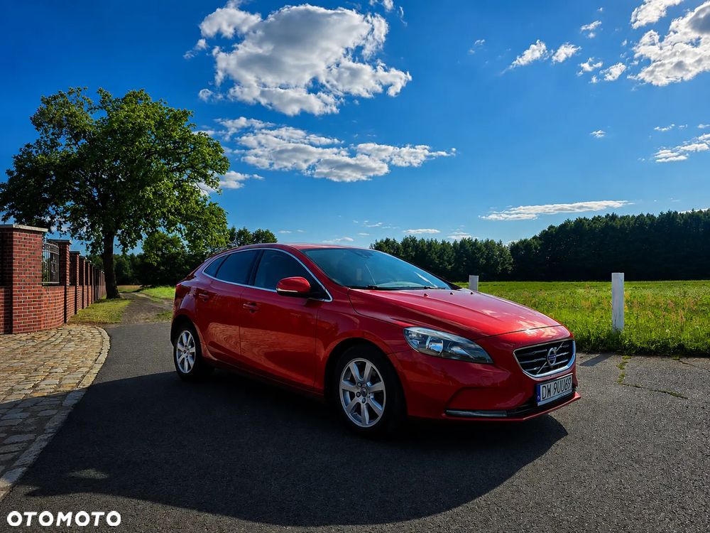 Volvo V40 D2 Drive-E R-Design Momentum - 1