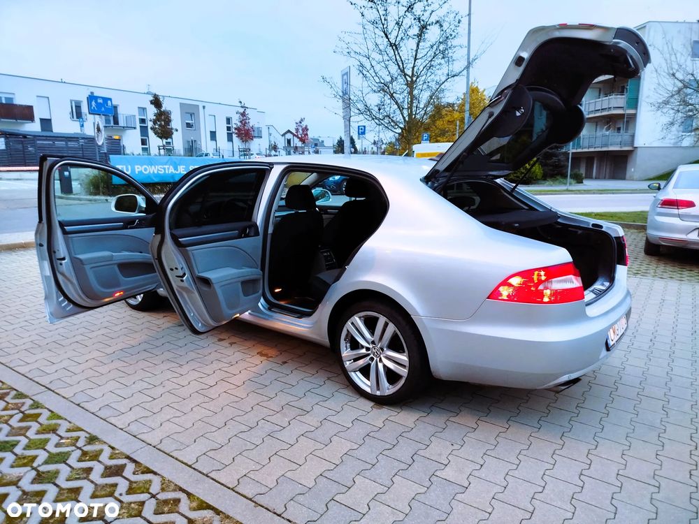 Skoda Superb 2.0 TDI DSG Exclusive - 25