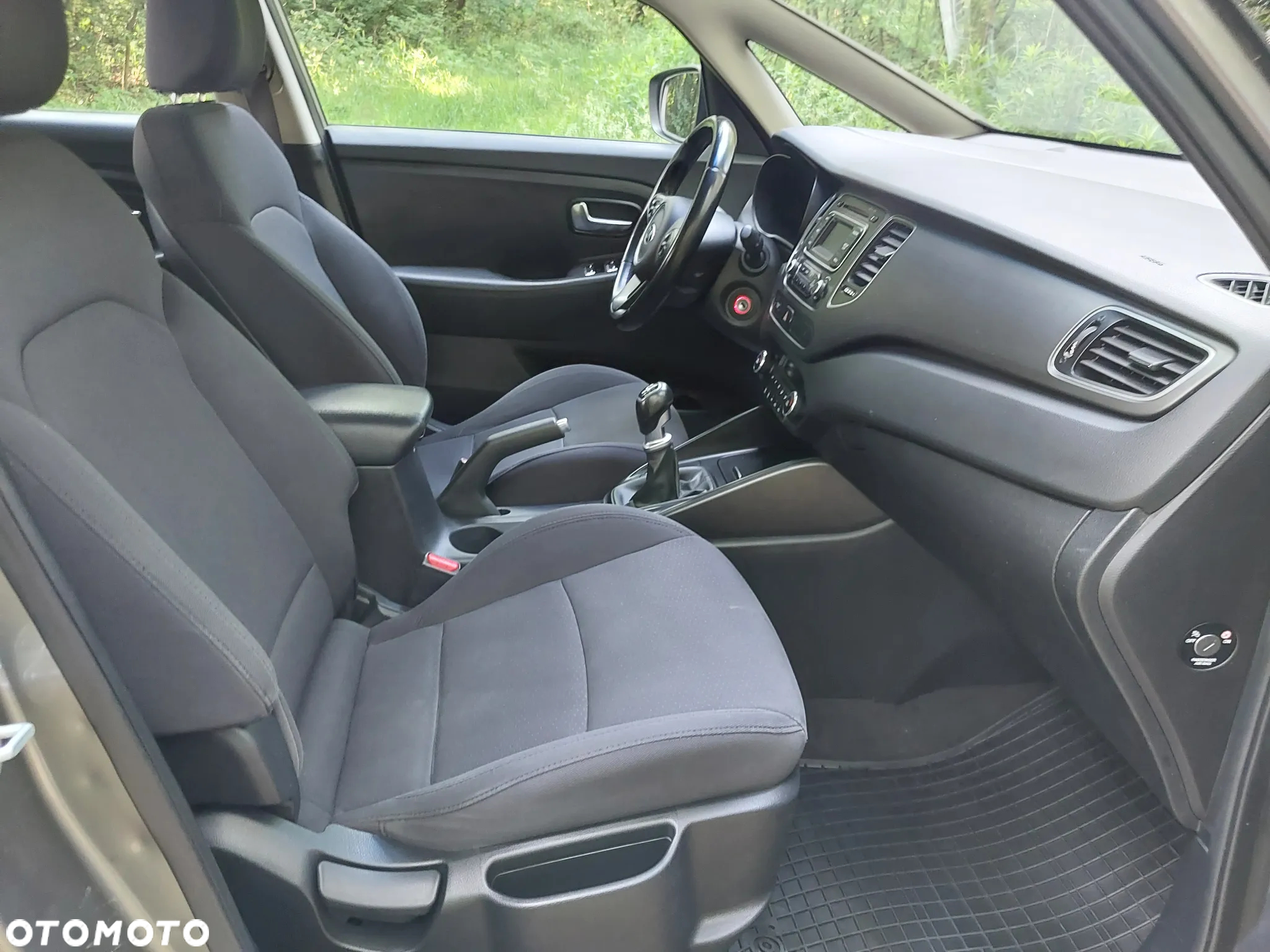 Kia Carens - 24