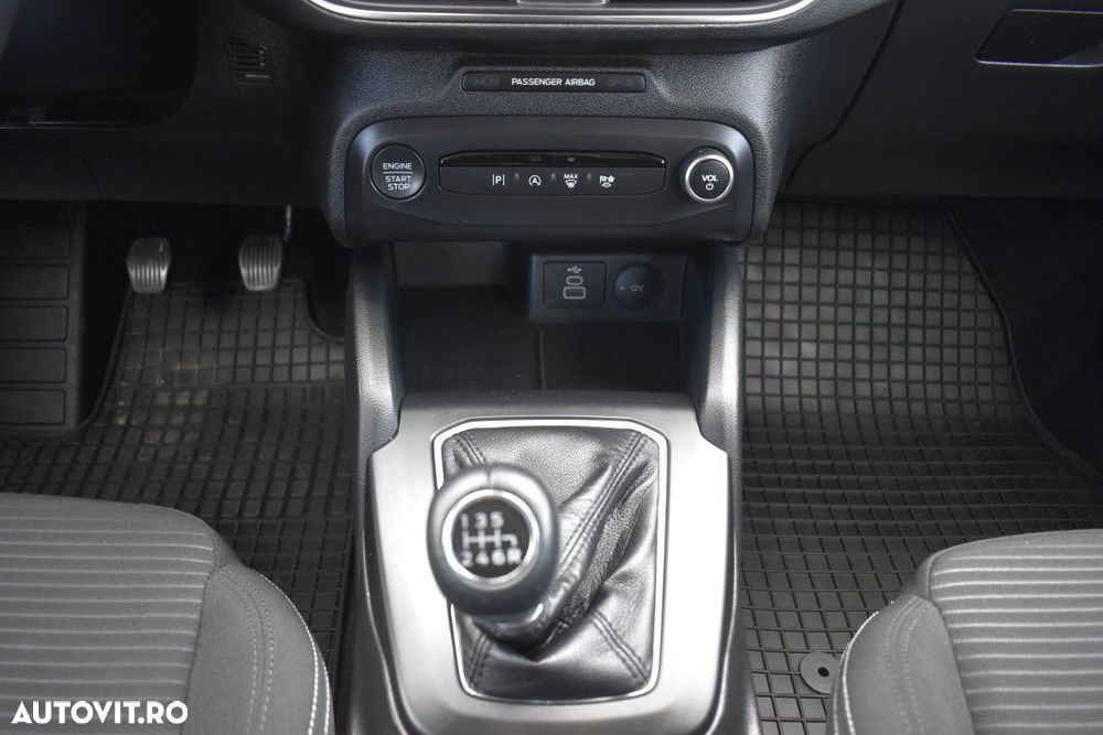 Ford Focus 1.0 EcoBoost 6MT MHEV Titanium - 34