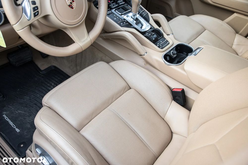 Porsche Cayenne - 32