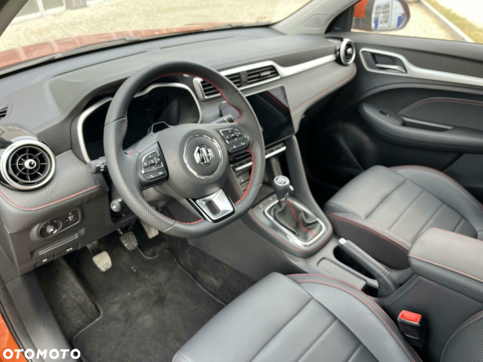 MG ZS - 11
