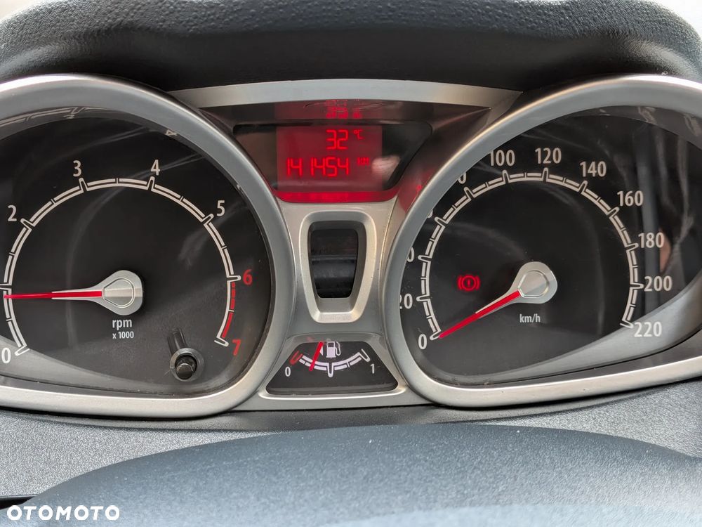 Ford Fiesta 1.25 Titanium EU5 - 13