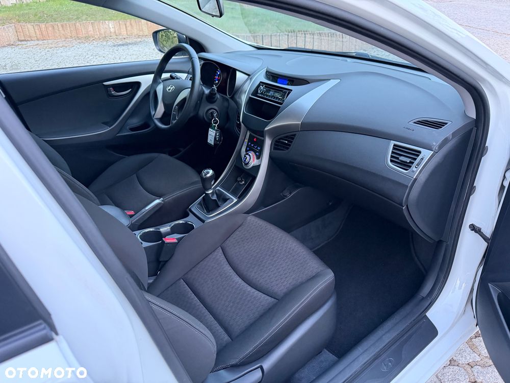 Hyundai Elantra 1.6 Comfort - 35