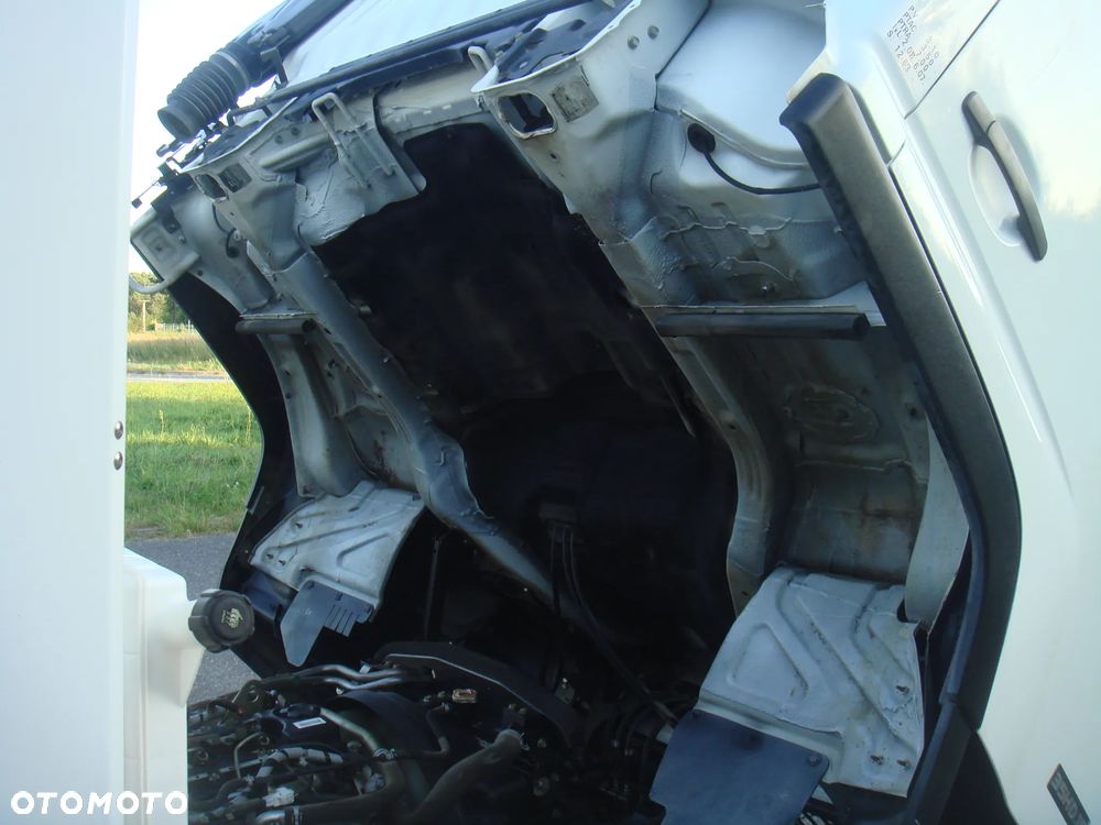 Nissan NT 500 - 25
