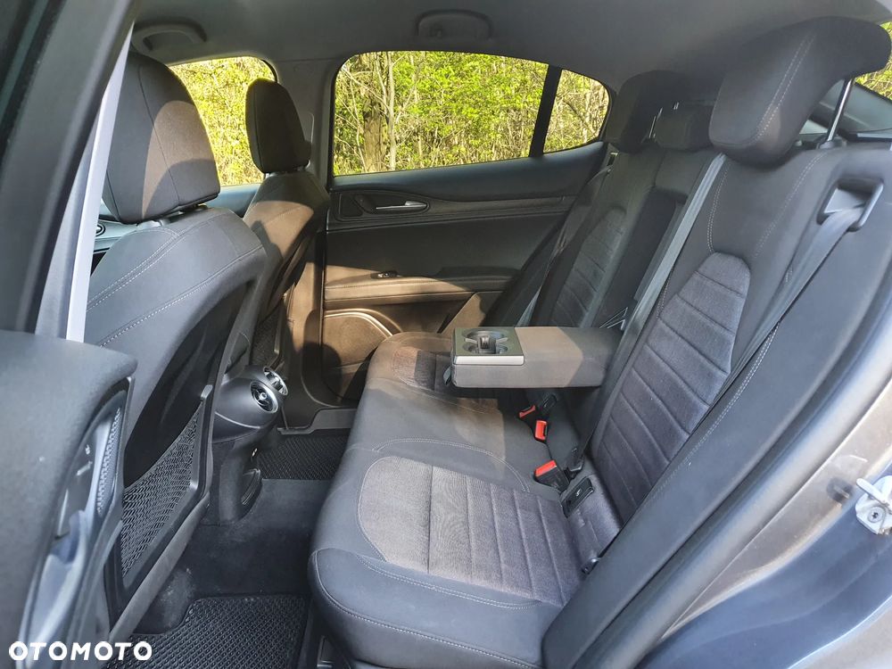 Alfa Romeo Stelvio 2.0 Turbo Q4 - 15