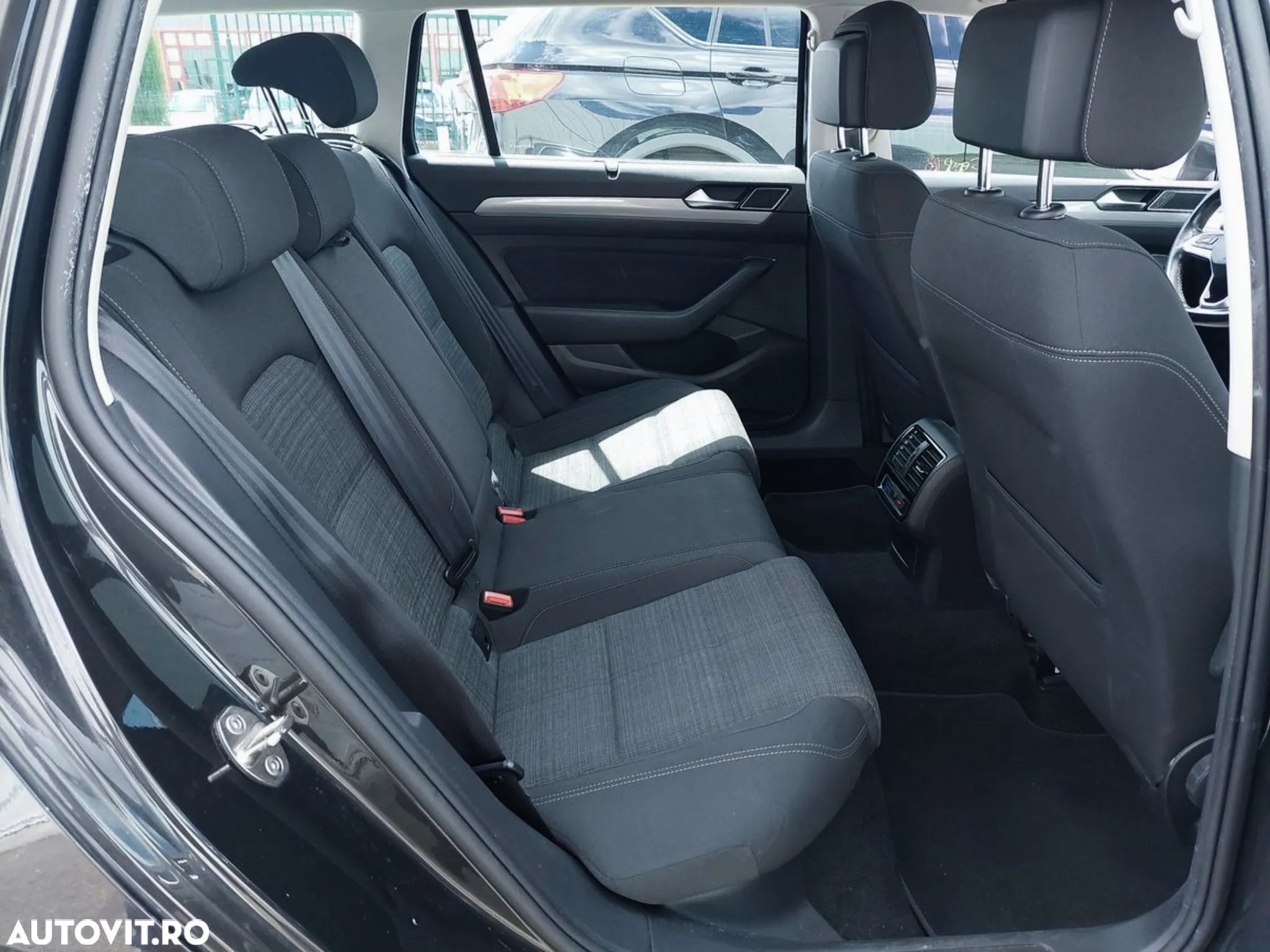 Volkswagen Passat Variant 1.6 TDI (BlueMotion Technology) DSG Comfortline - 8