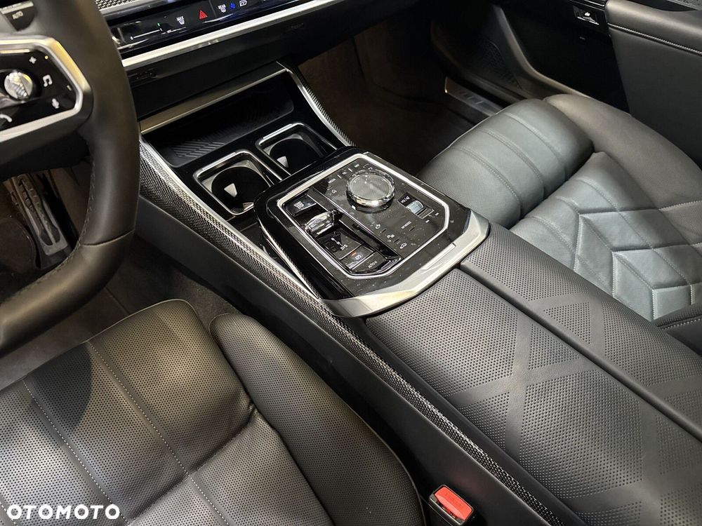 BMW Seria 7 - 17