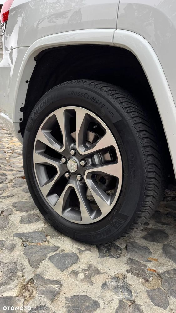 Jeep Grand Cherokee - 29