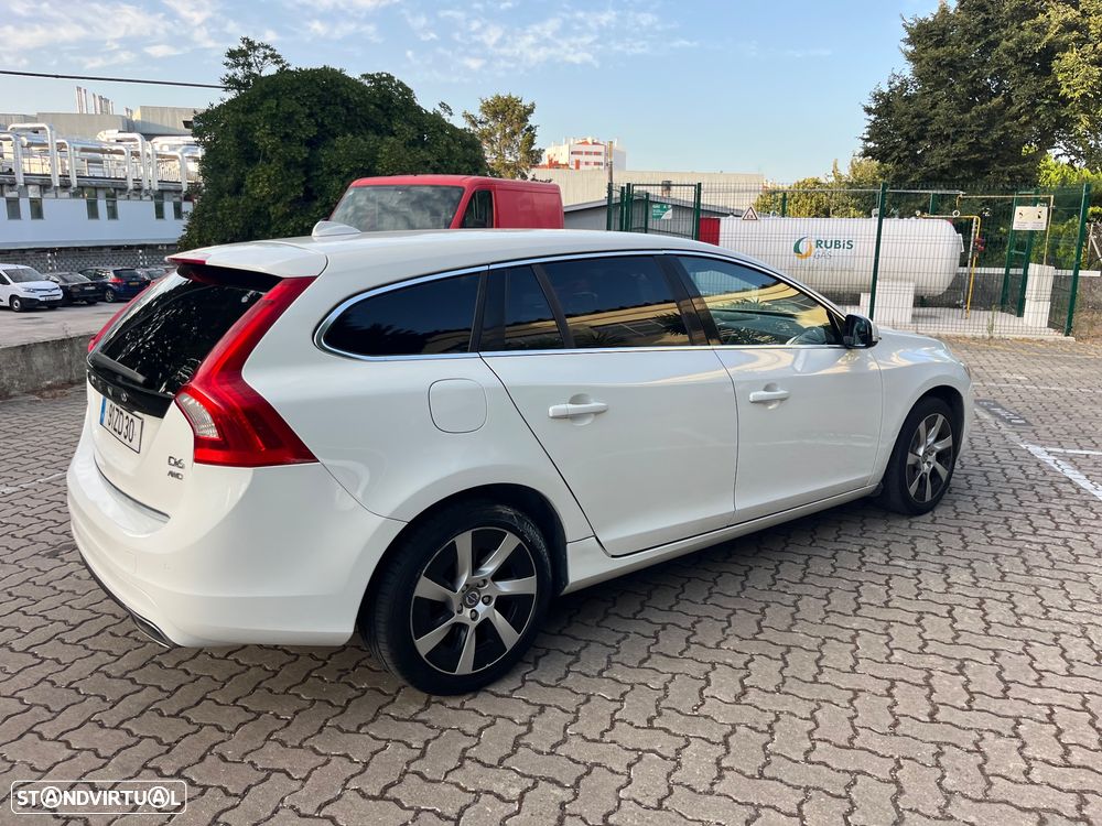 Volvo V60 D6 Plug-In-Hybrid AWD Geartronic Pure Limited - 11