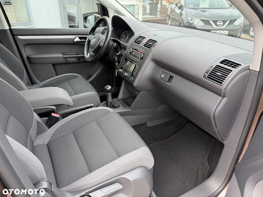 Volkswagen Touran - 12