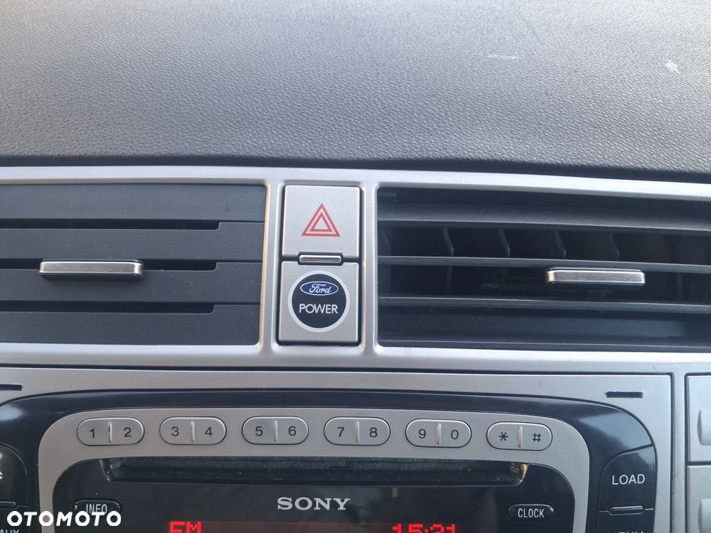 Ford Kuga 2.0 TDCi 2x4 Titanium - 28