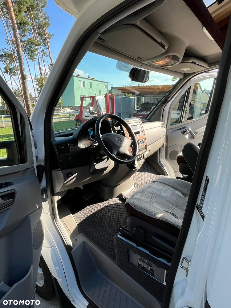 Mercedes-Benz Sprinter - 9