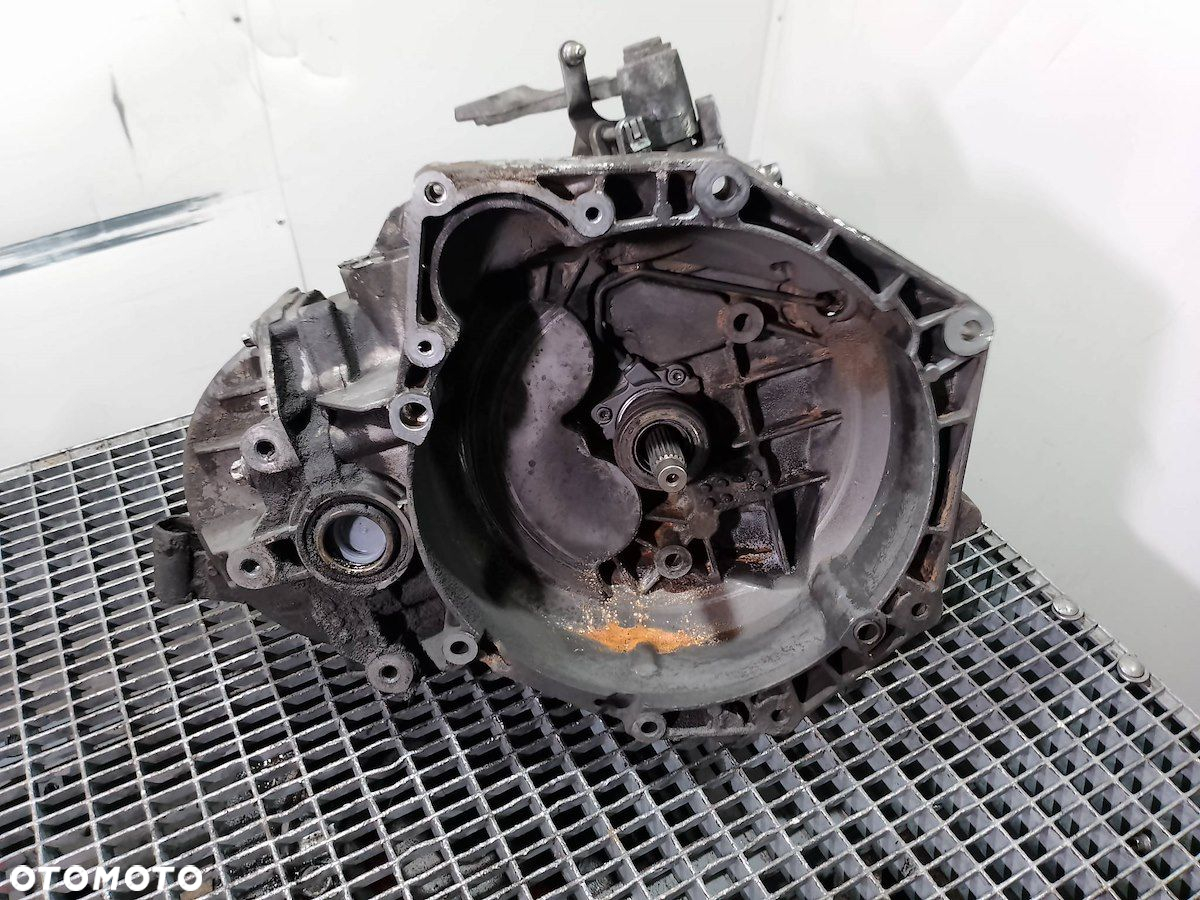SKRZYNIA BIEGÓW MANUALNA OPEL VECTRA C 55192042  M32 1.9 CDTI - 3