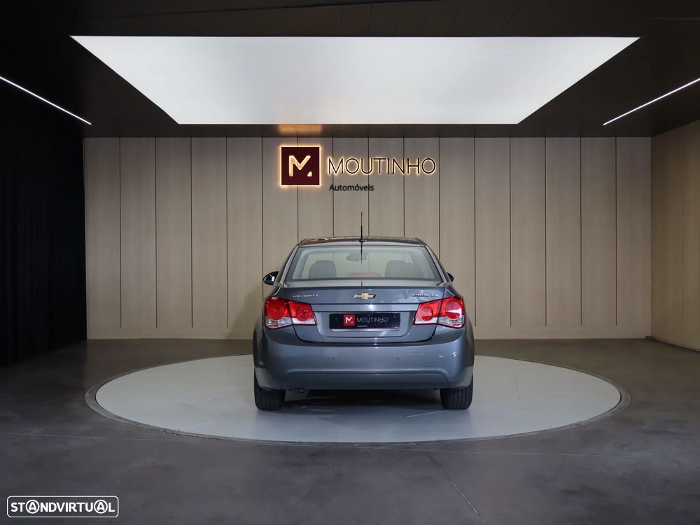 Chevrolet Cruze 1.6 LS - 4