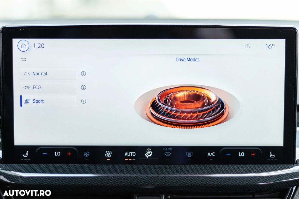 Ford Focus 1.0 EcoBoost 6MT MHEV ST-Line X - 34