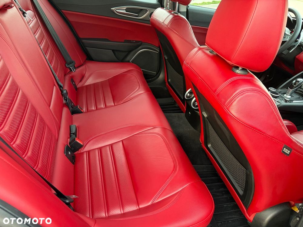 Alfa Romeo Giulia 2.0 Turbo Veloce - 11