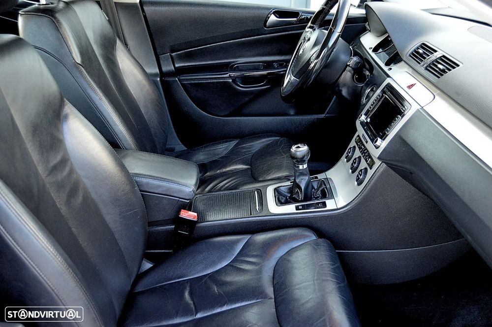 VW Passat 2.0 TDI Trendline BlueMotion - 14