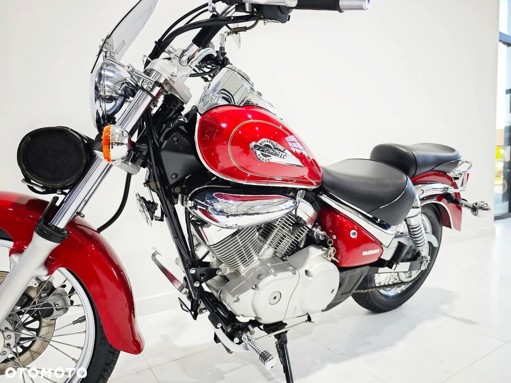Suzuki Intruder - 14