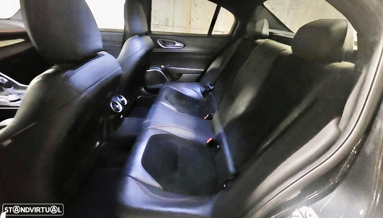 Alfa Romeo Giulia 2.9 Bi-Turbo Quadrifoglio AT8 - 17