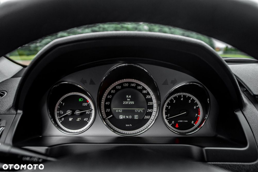 Mercedes-Benz Klasa C 180 BlueEFFICIENCY 7G-TRONIC Avantgarde - 27