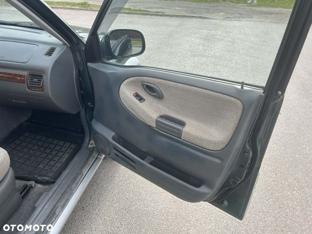 Suzuki Grand Vitara 2.5 V6 - 32