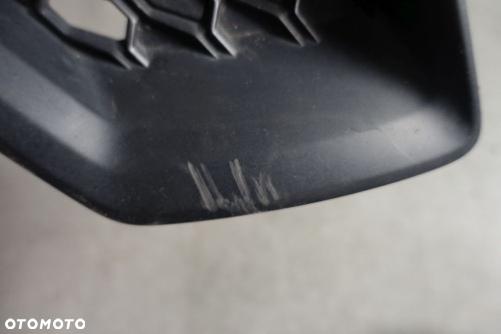 KRATKA ZDERZAKA LEWA AUDI A4 B9 S-LINE 8W0 - 2