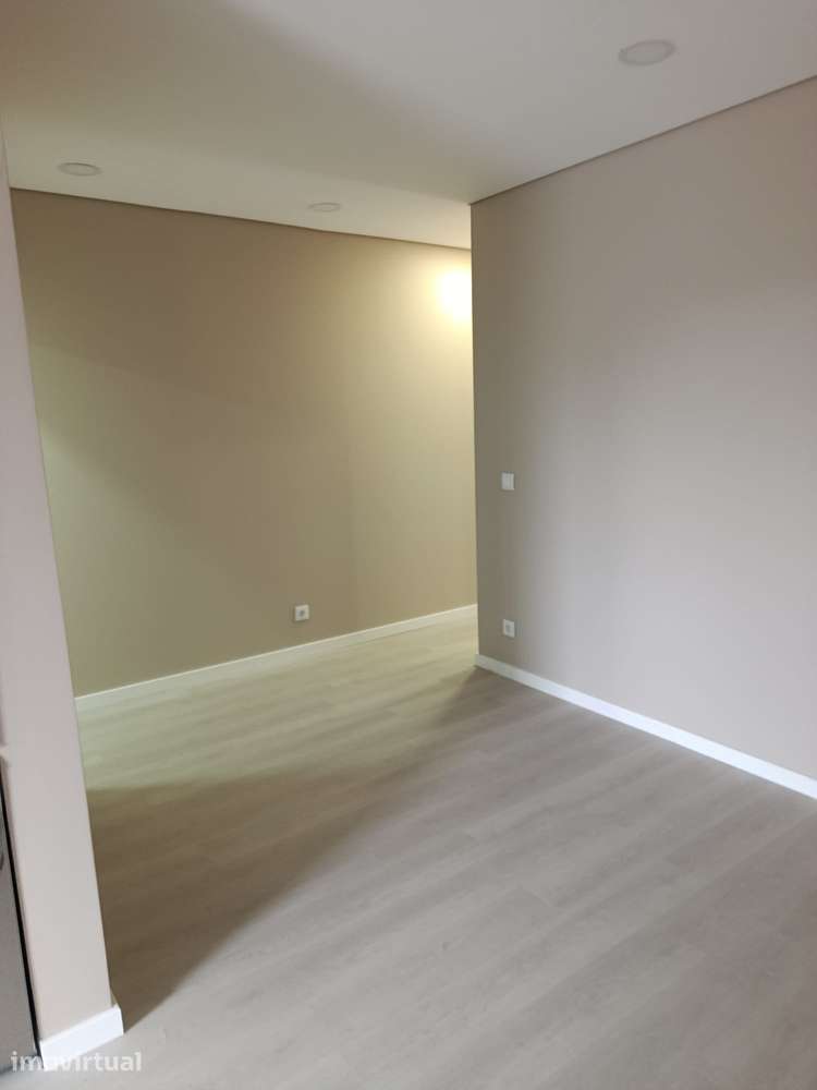 Excelente Oportunidade de Negócio ! Moradia T2 com cave em Pedroso - Grande imagem: 5/18