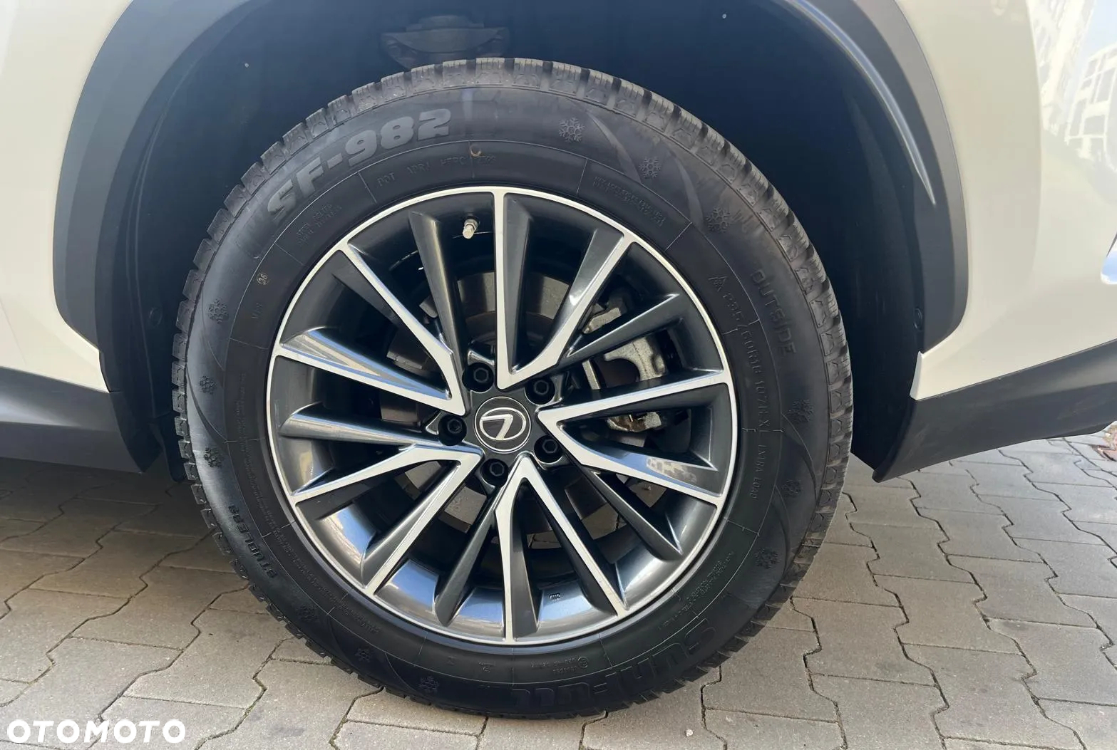 Lexus NX - 12