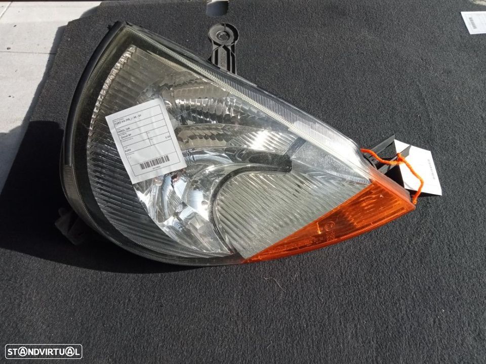 Farol direito Ford KA - 1