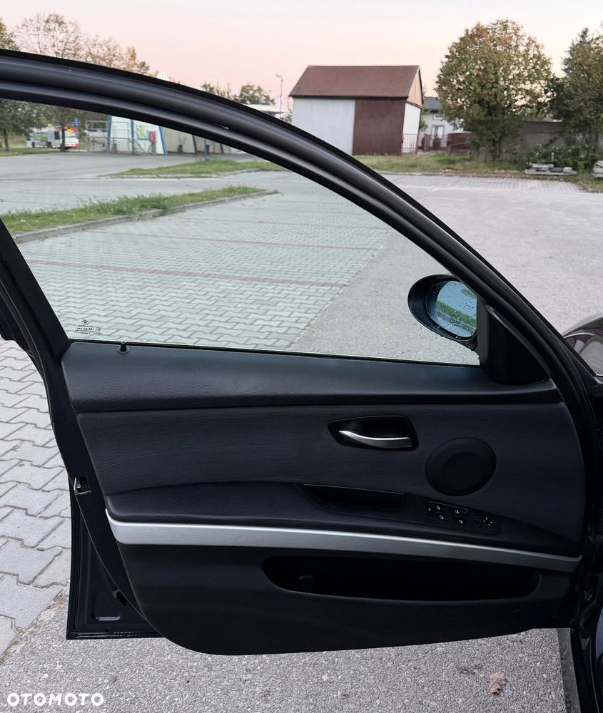 BMW Seria 3 325i - 10