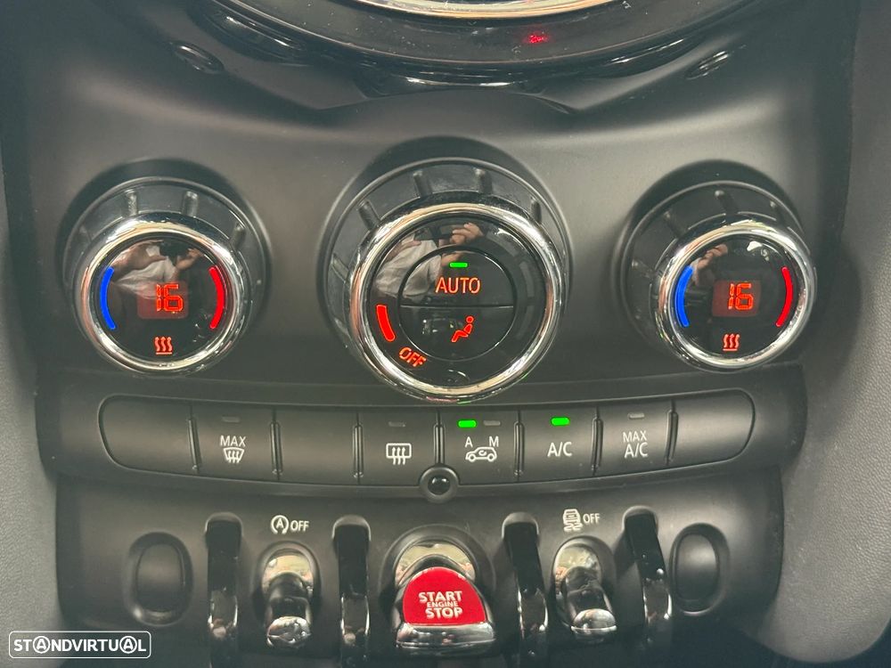 MINI 5 Portas Cooper D Auto - 31