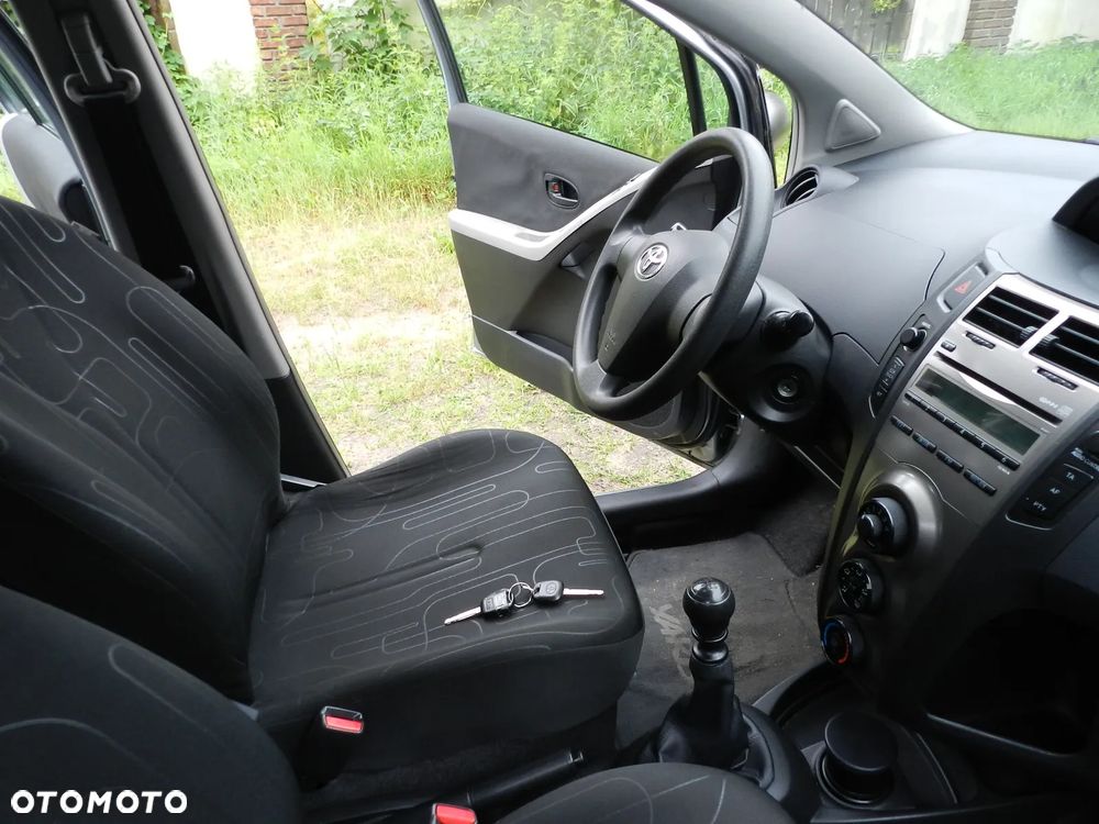 Toyota Yaris - 11