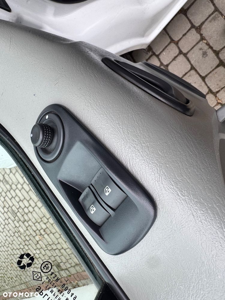 Nissan Primastar - 11