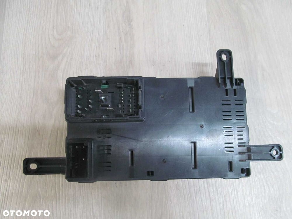 KIA CARNIVAL II III 2.9 CRDI 06-12 SKRZYNKA BEZPIECZNKOW 919584D060 - 3