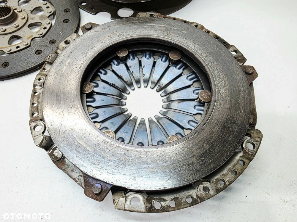 KOŁO DWUMASOWE SPRZĘGŁO AUDI A4 B8 A5 2.0 TDI TFSI 0B1105266AH 6/26 - 9