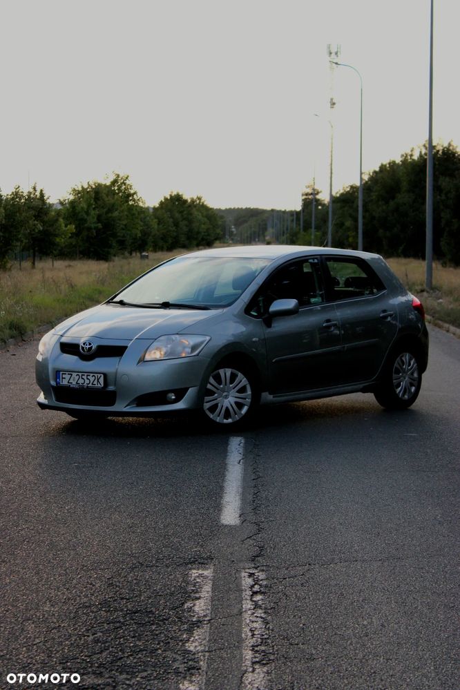 Toyota Auris 1.4 D-4D Premium - 4