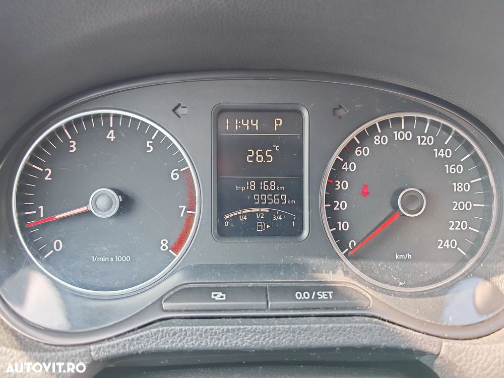 Volkswagen Polo 1.4 Highline DSG - 10