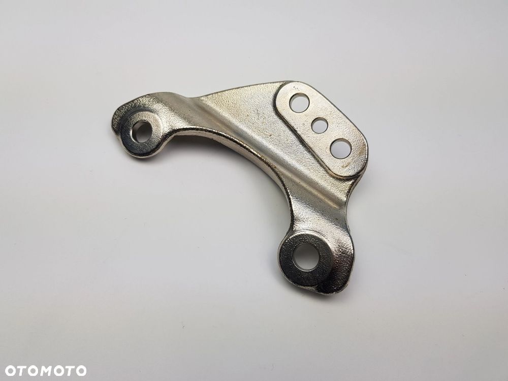 Łapa Wspornik Uchwyt katalizatora BMW X5 G05 G11 G30 N63 4.4 V8 8671520 - 8