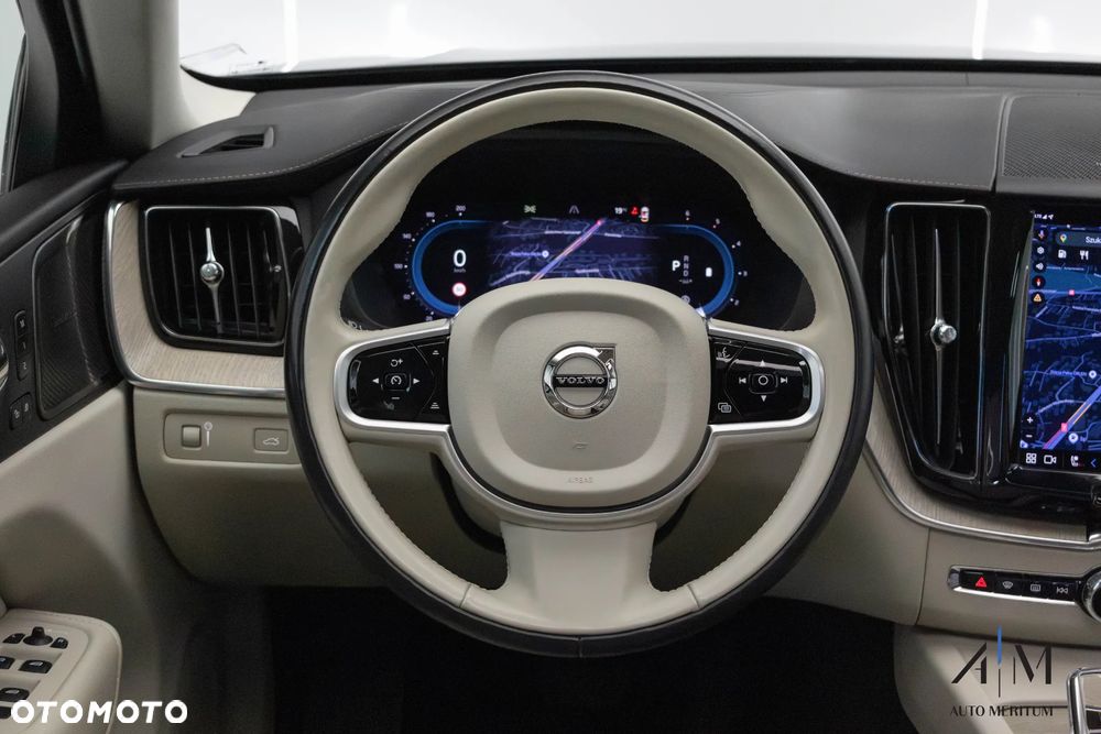 Volvo XC 60 B4 D AWD Plus Bright - 17