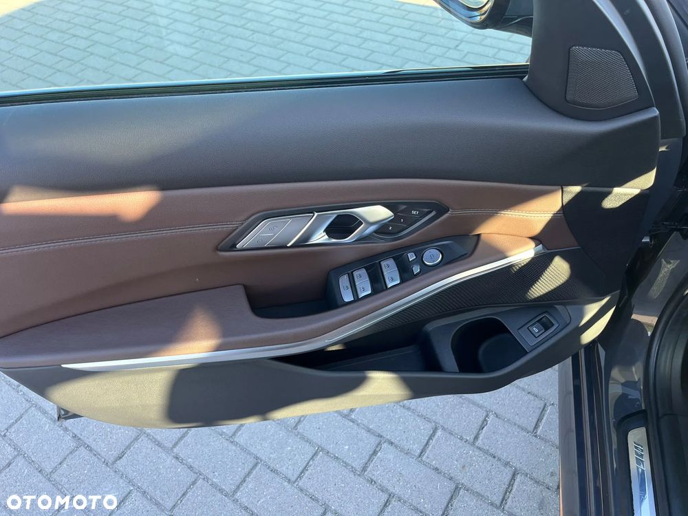 BMW Seria 3 330i M Sport - 23