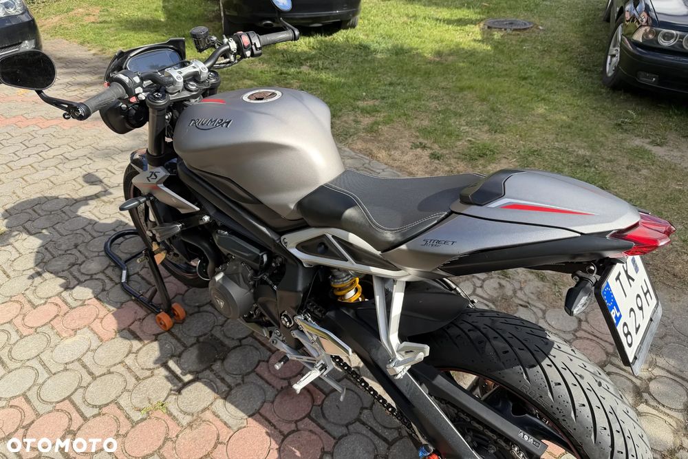 Triumph Street Triple - 14