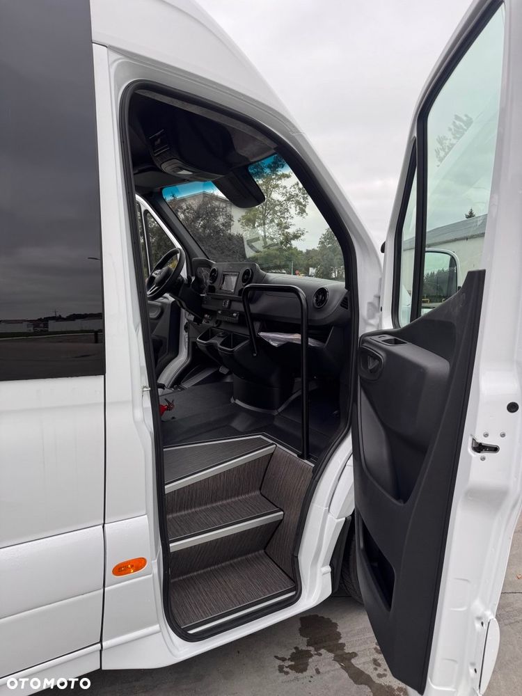 Mercedes-Benz Sprinter - 9