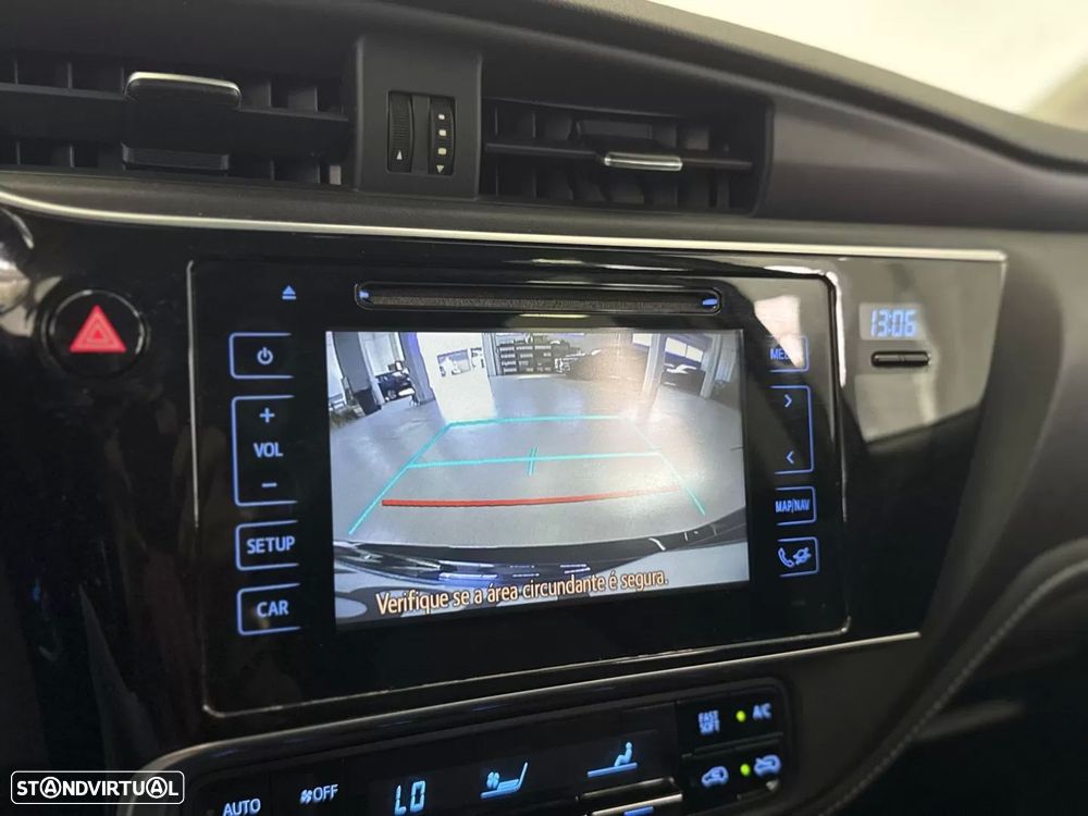 Toyota Auris Touring Sports 1.8 HSD Comfort +P.Techno+P.Sport - 32