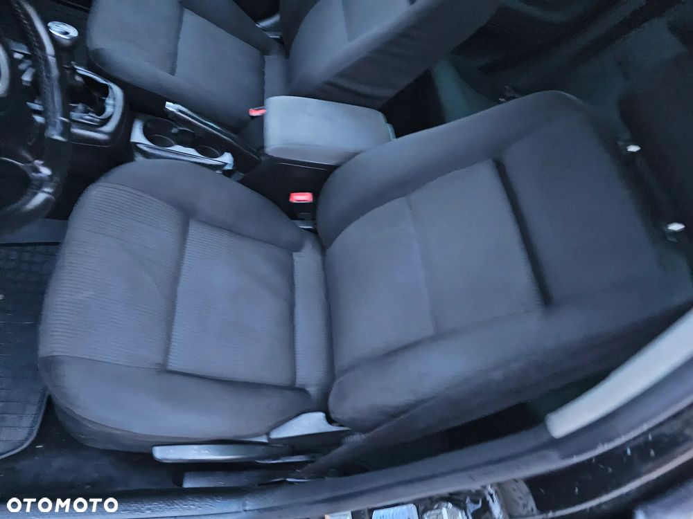 Volkswagen Passat 1.9 TDI Comfortline Family - 33