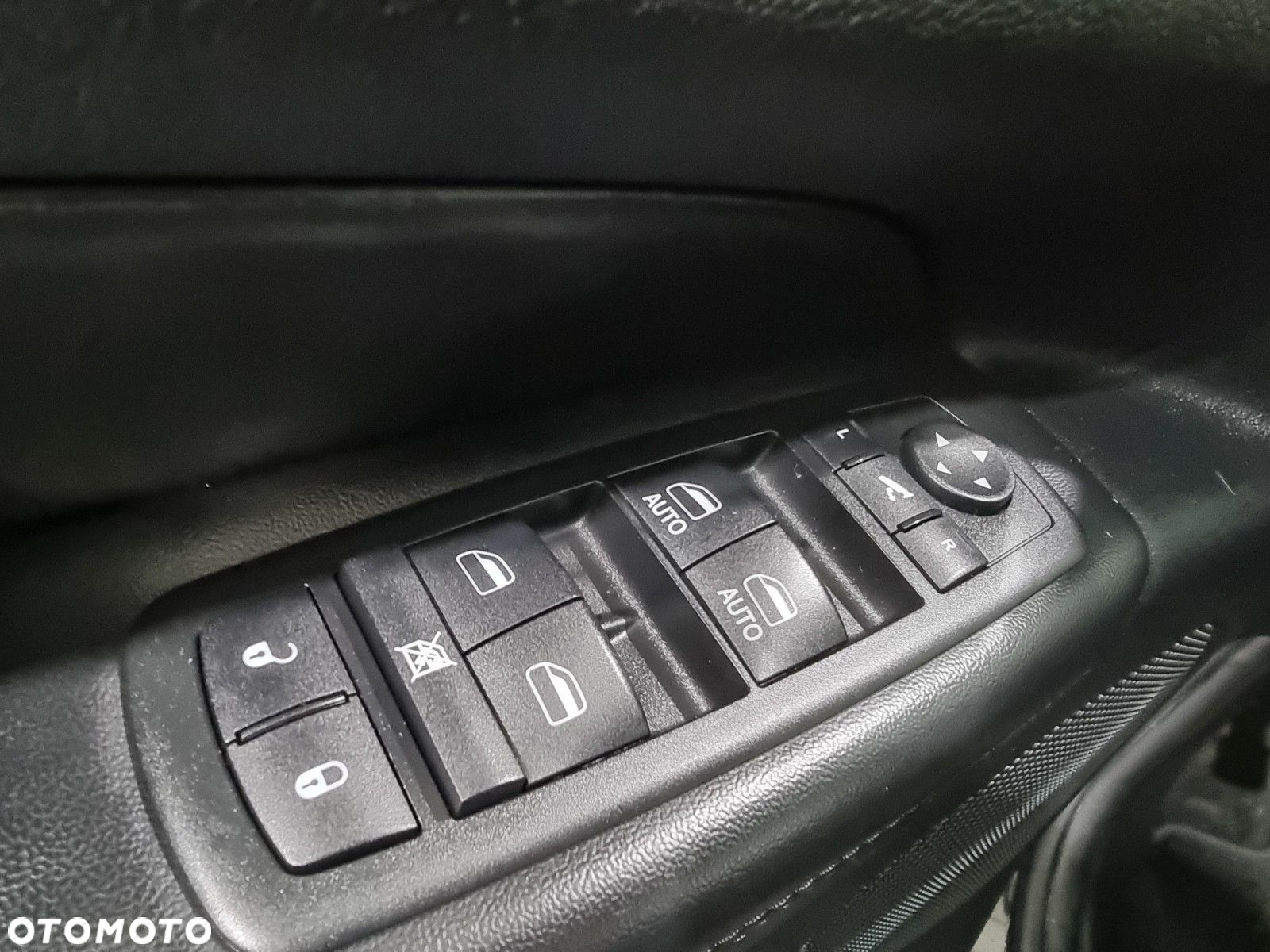 Jeep Grand Cherokee - 16