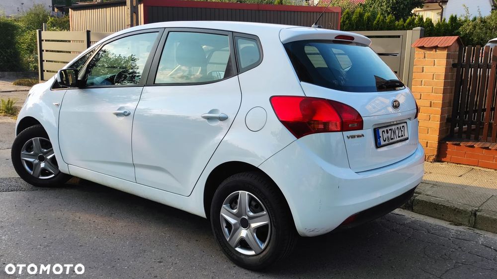 Kia Venga - 27