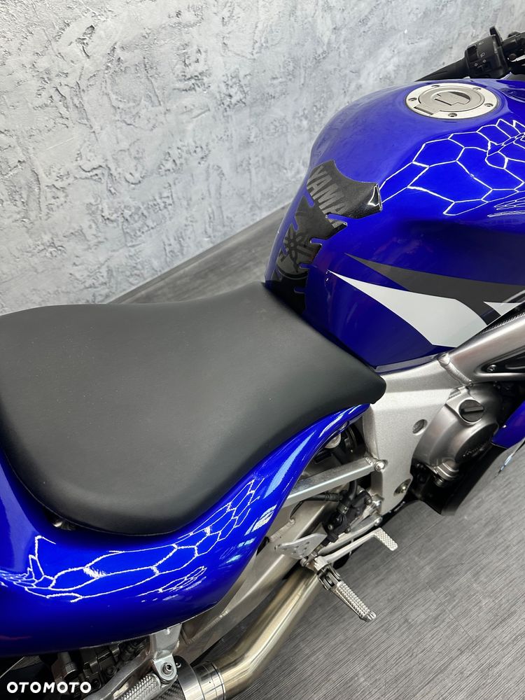 Yamaha R6 - 22